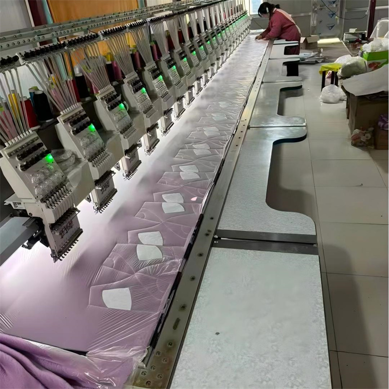 Machine production of plush toys (2)